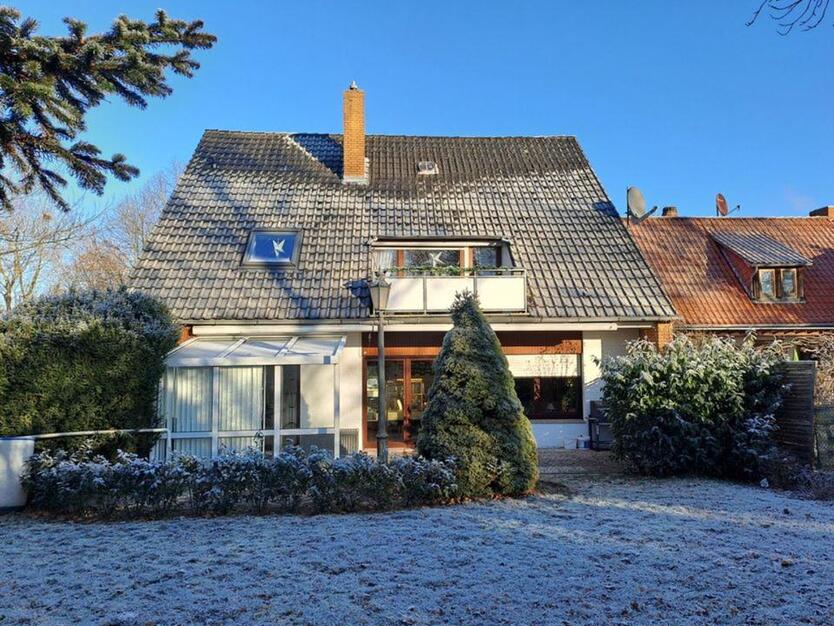 Gemütliche 3 Zimmer Wohnung mit Garten und Garage !