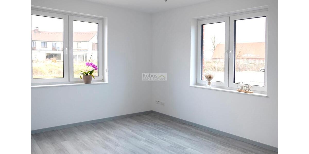 Erstbezug: OG-Wohnung (links) mit Balkon zu vermieten 3 zimmer