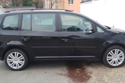 VW Touran 144.000 km 3.750 &euro; Hamburg 21075