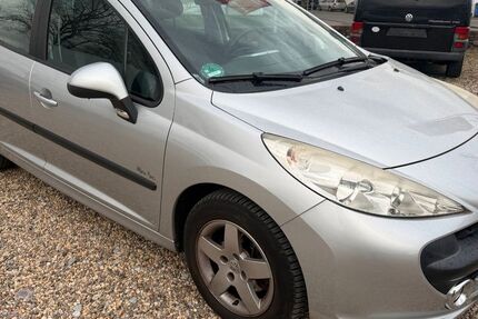 Peugeot 207 99.800 km 2.950 &euro; Leverkusen 51371
