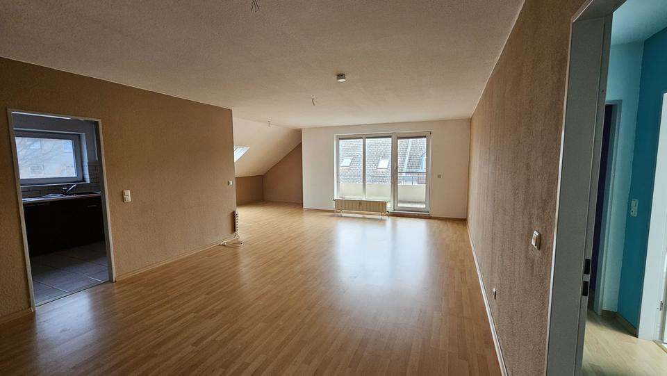 Moderne 3-Zimmer-Dachgeschosswohnung mit sonnigem Westbalkon – zentral in Obertshausen 3 zimmer
