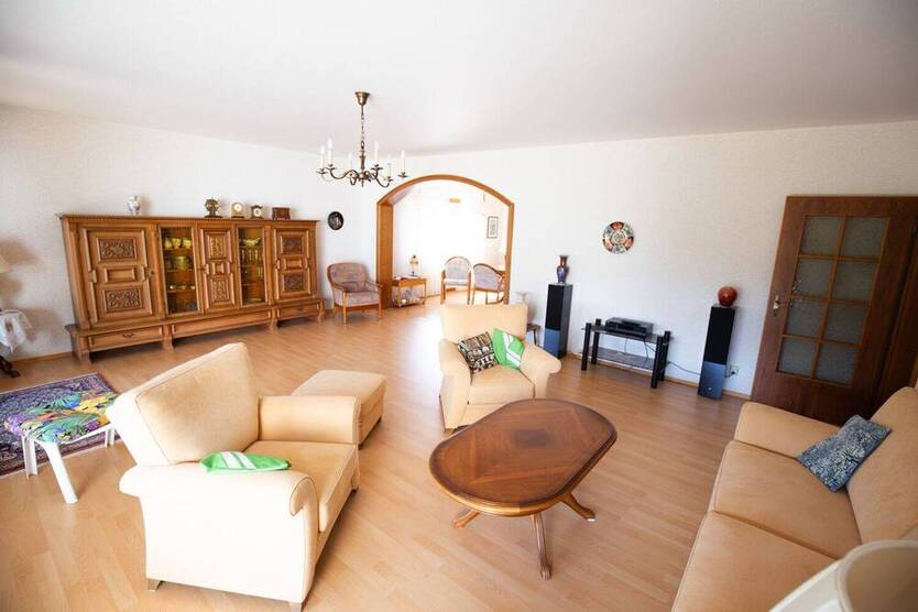 Äußerst gepflegter Bungalow in sehr guter Lage. Aufstockung möglich.