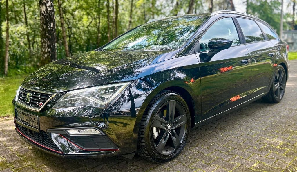 Seat Leon 39.900 km 15.600 &euro; Oerlinghausen 33813
