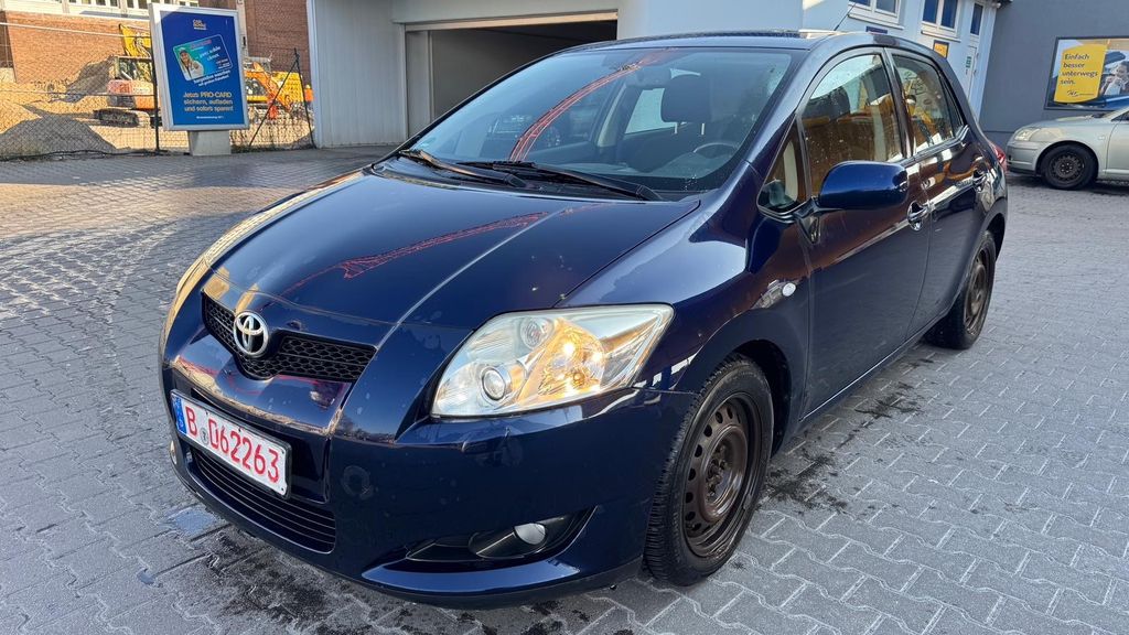 Toyota Auris 196.000 km 1.249 &euro; Berlin 13581