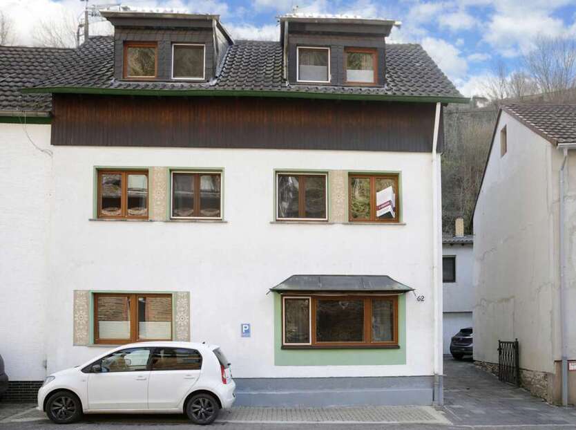 Haus zum Kaufen in Altenahr 299.000 € 242 m²