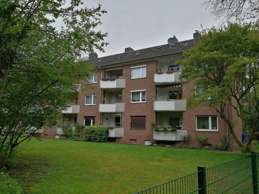 Schöne 2 Zimmer ETW mit Balkon ca. 59 m² Abstellkammern + Keller