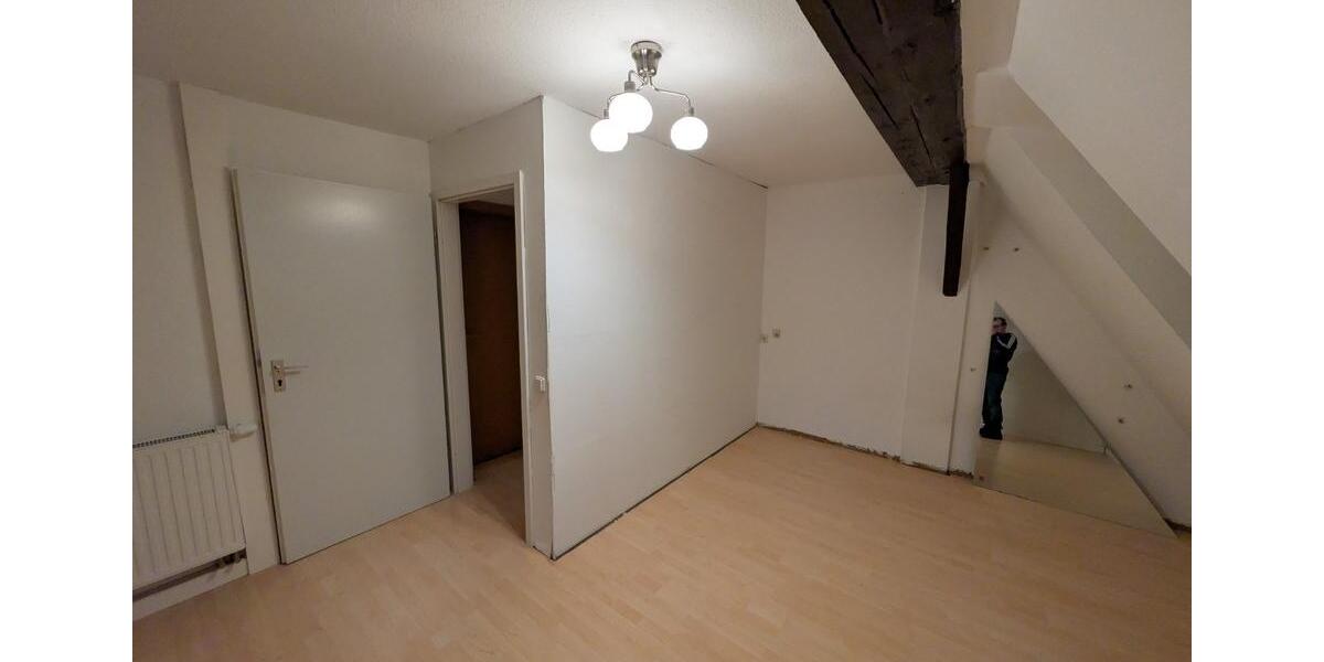 Dachgeschoßwohnung Kusterdingen - 5 Zimmer, 14 m&sup2;, 250&euro; | Angebot:25311185
