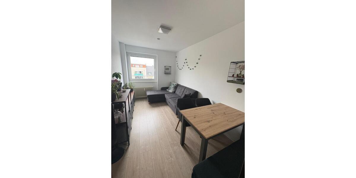 Dachgeschoßwohnung Köln Ehrenfeld - 2 Zimmer, 32 m&sup2;, 760&euro; | Angebot:26394947