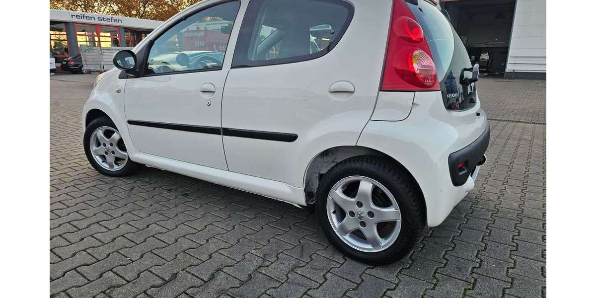 Peugeot 107 136.000 km 2.999 &euro; Ludwigshafen 67071