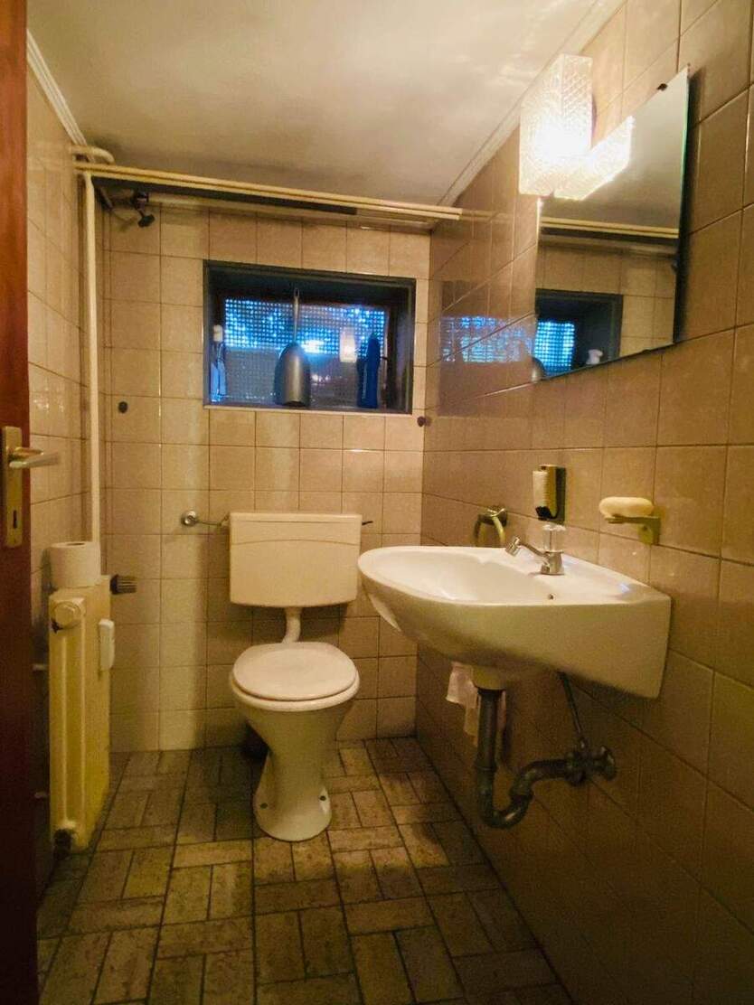 Vielseitige Gewerbefläche mit PKW-Stellplätzen 3 zimmer