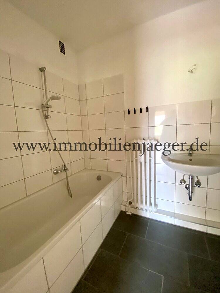 Fußnähe AEZ Poppenbüttel - ruhige Wohnung mit großen Balkon - ruhige Lage nur zum Garten, Fahrstuhl