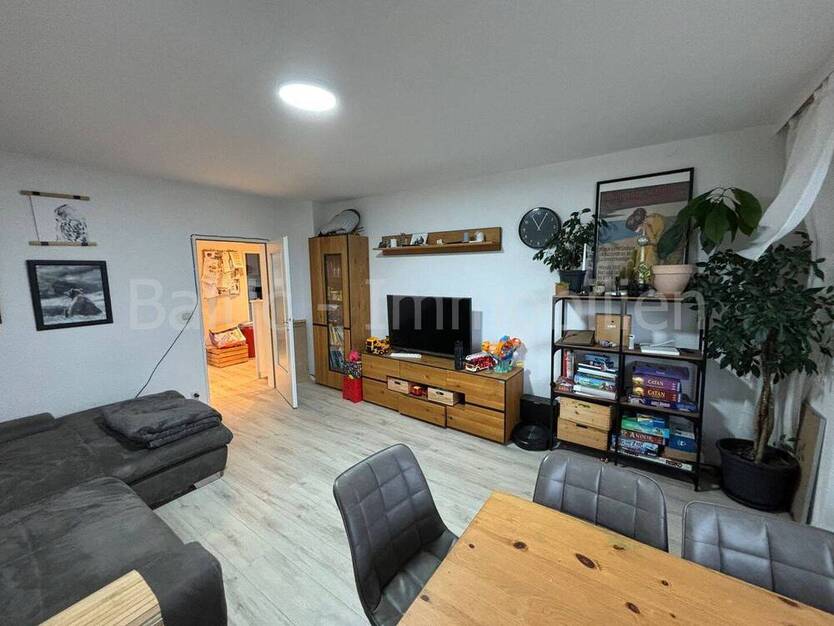Ab Januar freie 4-Zimmer-Wohnung mit Balkon und KFZ-Stellplatz!
