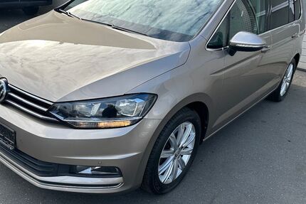 VW Touran 143.000 km 14.690 &euro; Nürnberg 90439