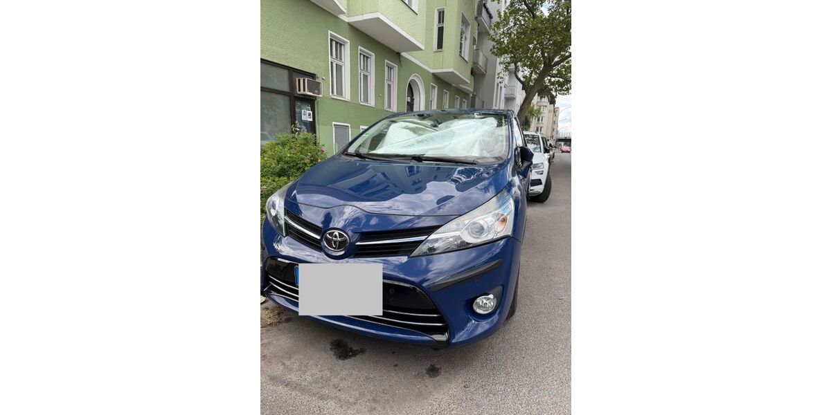 Toyota Verso 98.900 km 11.000 &euro; Berlin 12359