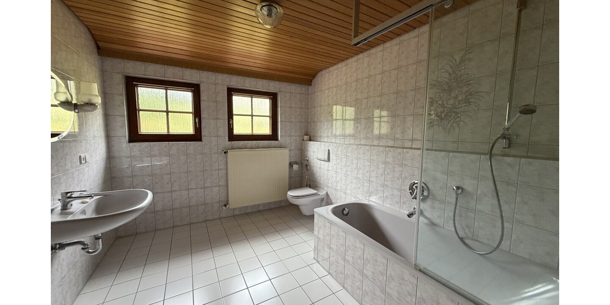 Viel Platz zum Wohnen – und clever Vermögen aufbauen - Zweifamilienhaus Höfen Höfen (Enz) | Angebot:27278662