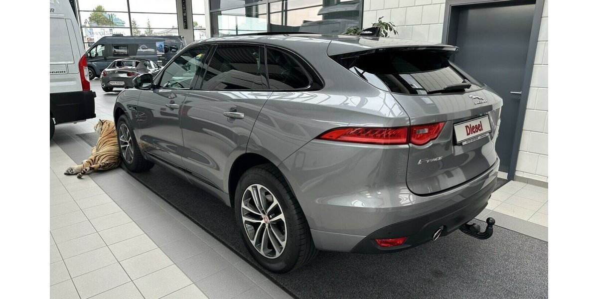 Jaguar F-Pace 3,0 D AWD R-Sport +AHK+Panorama+Navi+Kamera 92.200 km 28.990 &euro; Jaderberg 26349