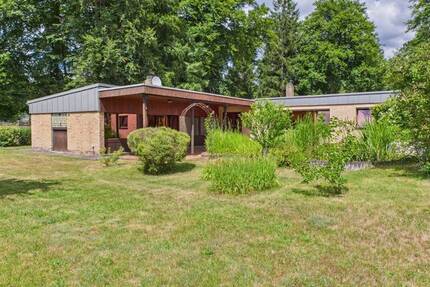 Idyllischer gelegener 4Bungalow mit großem Grundstück.