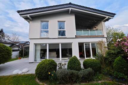 Großzügiges und modernes Zweifamilienhaus in Vellmar