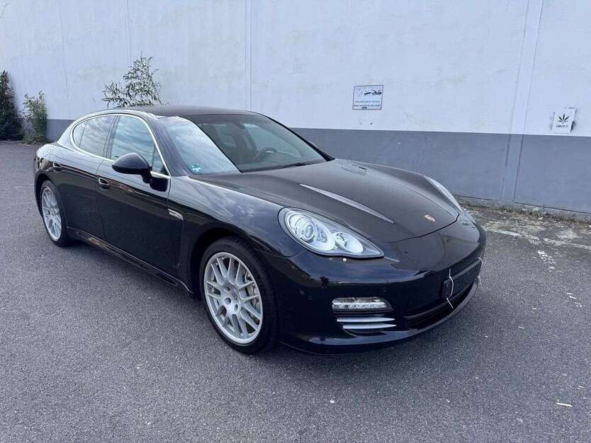 Porsche Panamera 157.000 km 26.900 € Erftstadt 50374