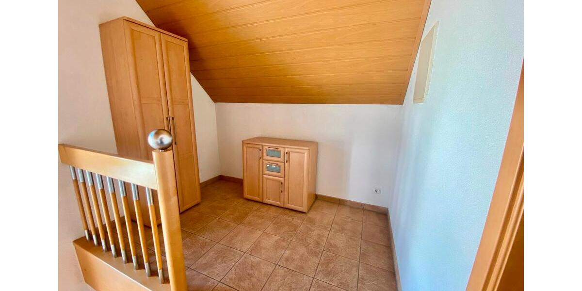 Dachgeschoßwohnung Wettenberg - 3 Zimmer, 95 m&sup2;, 950&euro; | Angebot:26341046