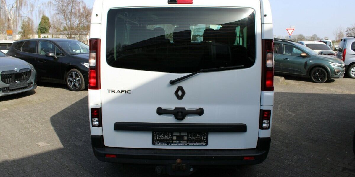 Renault Trafic Blue dCi 150 - 8-Sitzer - AHK - 124.312 km 23.980 &euro; Euskirchen 53881