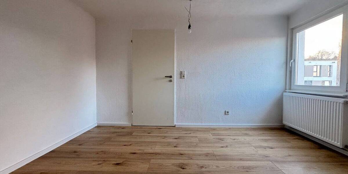 Sanierte 2-Zimmer-Dachgeschosswohnung mit neuem Bad in Ensheim - Etagenwohnung Saarbrücken-Halberg Ensheim | Angebot:26774939