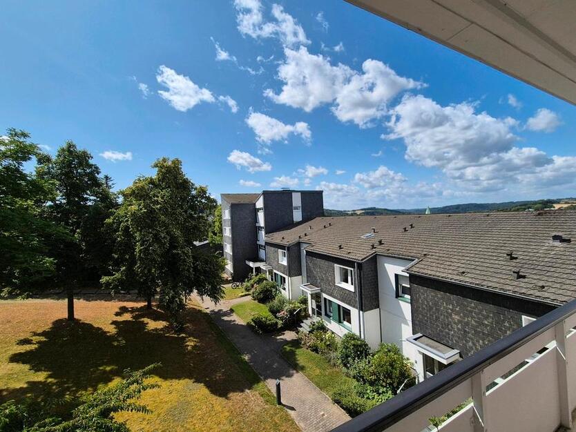 Helle 4,5 - Zimmer-Wohnung mit Balkon & TG-Stellplatz