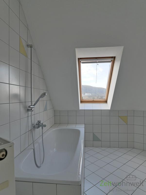 (12536_74) MGN: sonnige Dachwohnung mit 2 Balkons in der Heimstraße, Hausmeisterdienste inklusive, EBK mgl. 3 zimmer