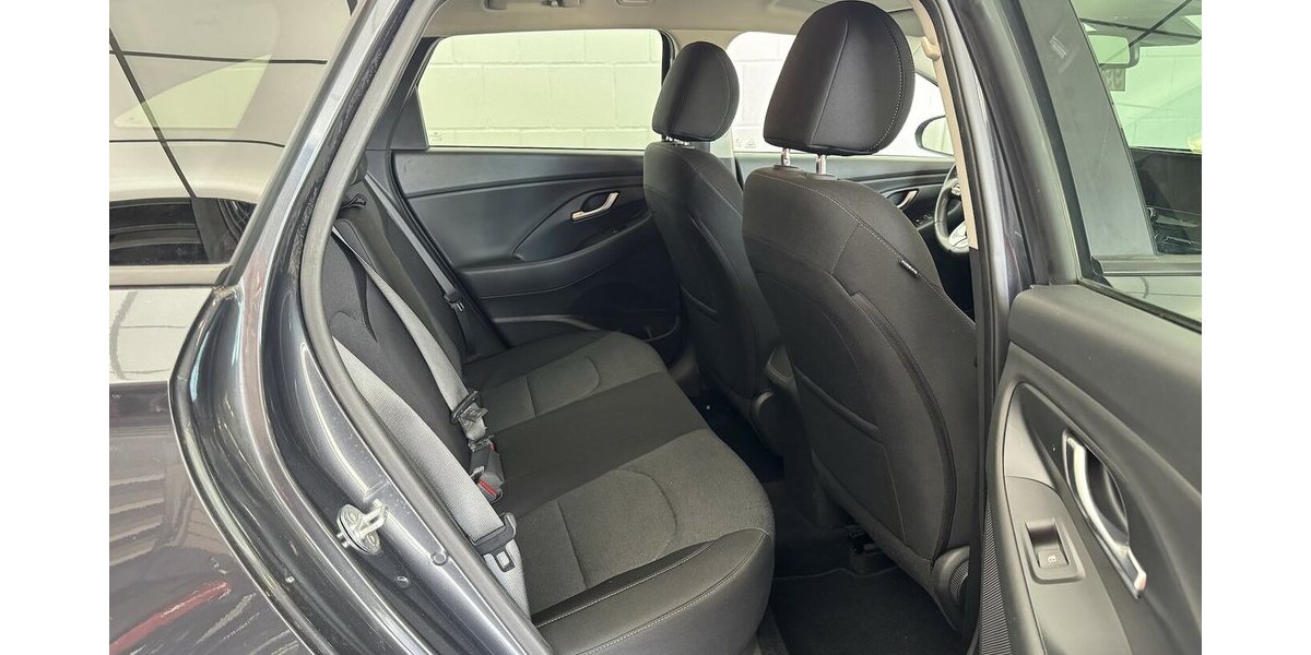 Hyundai i30 Kombi 1.6 T-GDI DCT CarPlay DAB CAM 48.794 km 17.890 &euro; Lich 35423