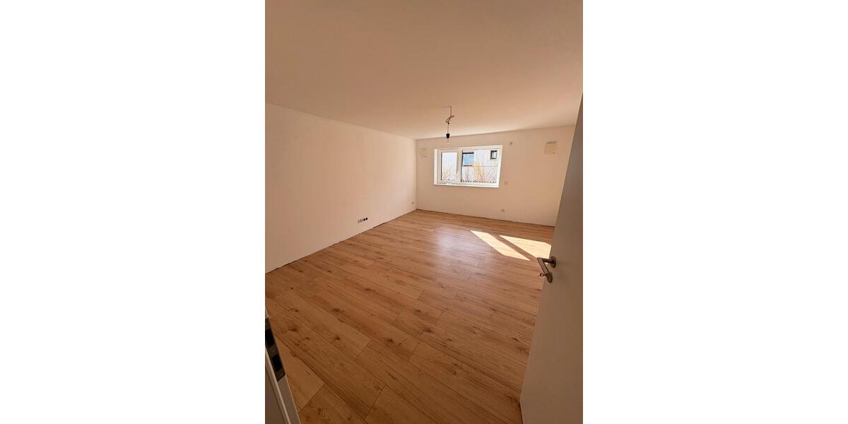 Etagenwohnung Hohenroth - 3 Zimmer, 95 m&sup2;, 1.050&euro; | Angebot:26525657