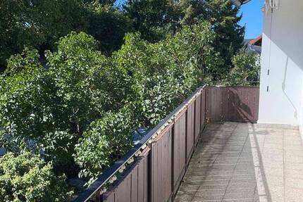 Helle großzügig geschnittene 6-Zimmer-Wohnung über 2 Etagen mit Balkon und Gartenanteil 6 zimmer