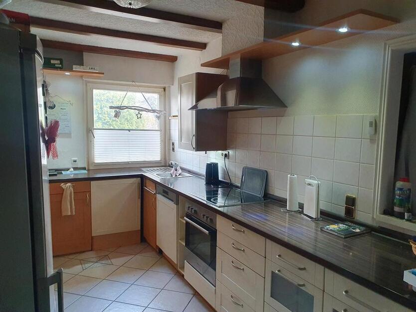 Von privat freisteh. Einfamilienhaus mit verm. EinliegerWohnung