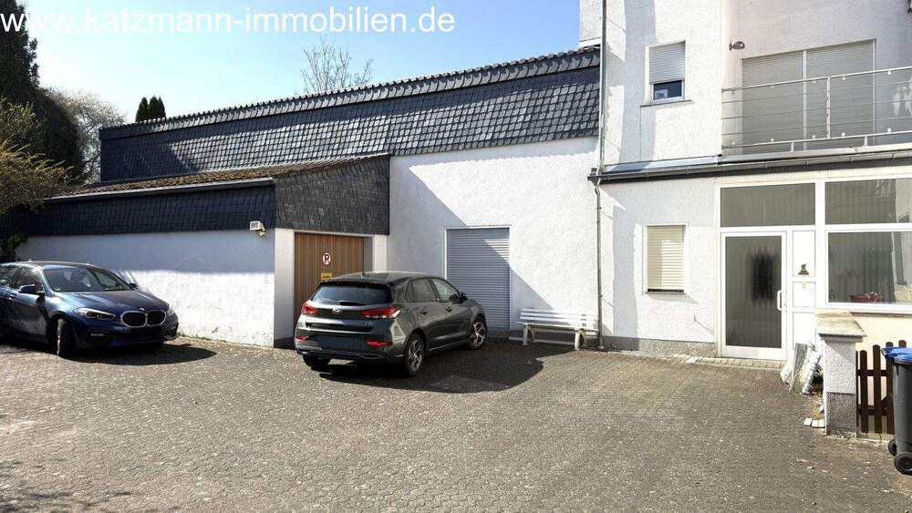 Wohn- und Geschäftshaus + Garagen + 1.186 m² großes Grundstück zu verkaufen 1 zimmer