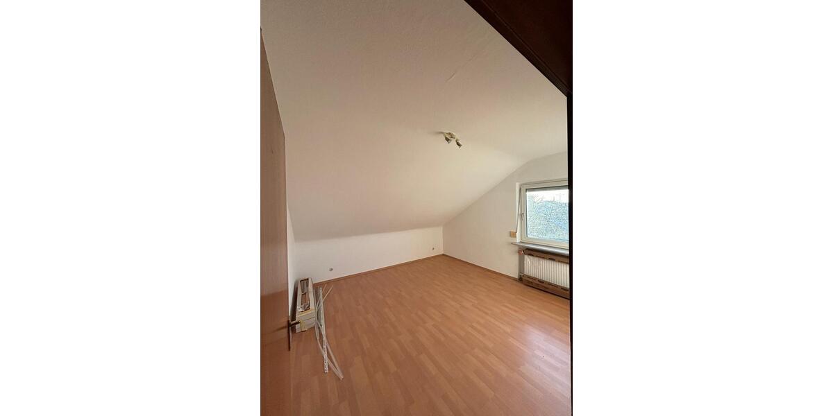 Dachgeschoßwohnung Büttelborn - 3 Zimmer, 60 m&sup2;, 800&euro; | Angebot:24788526