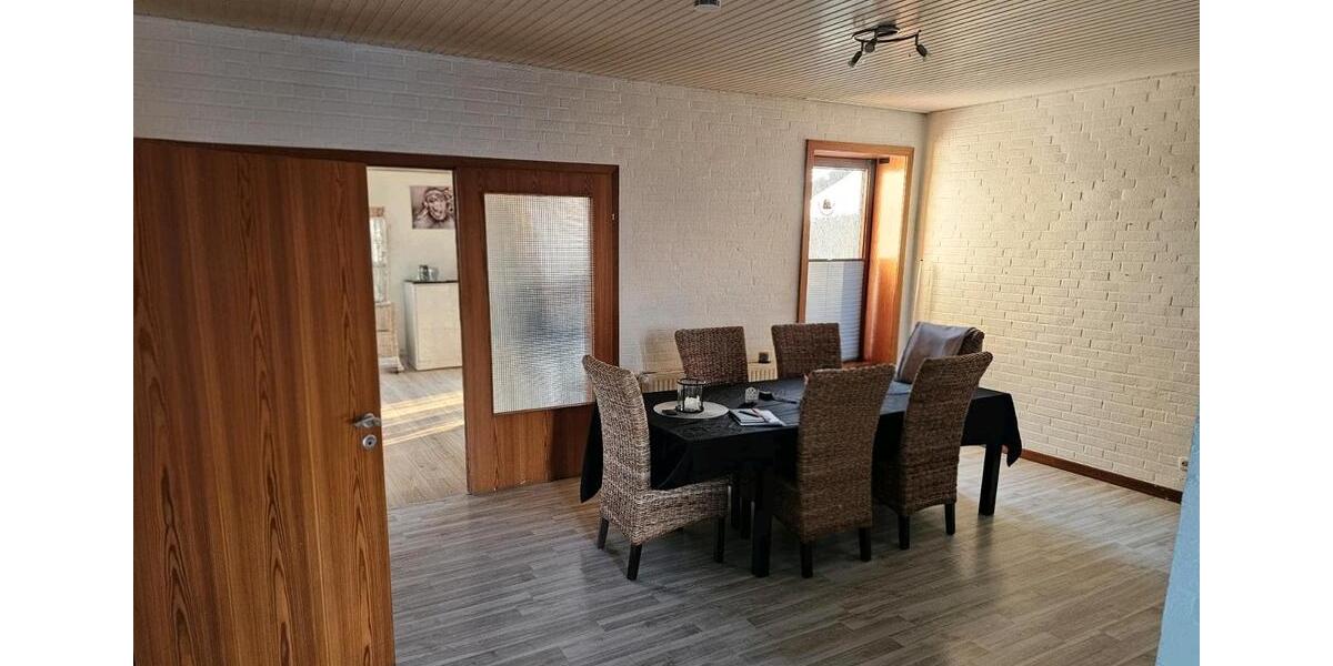 Erdgeschoßwohnung Bad Segeberg - 5 Zimmer, 150 m&sup2;, 1.650&euro; | Angebot:25396986