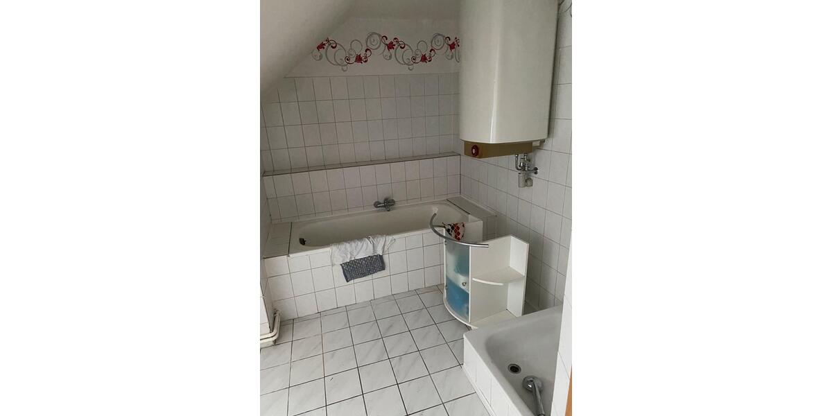 Dachgeschoßwohnung Lüder - 4 Zimmer, 116 m&sup2;, 950&euro; | Angebot:23865055
