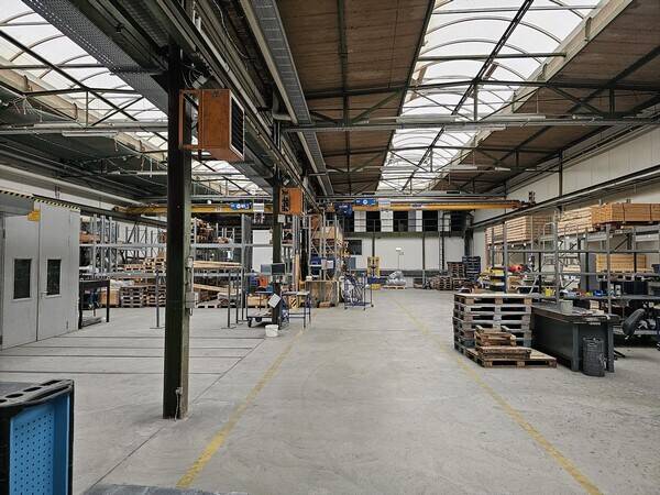 Gewerbeimmoblie mit Hallen- und Büroflächen zimmer