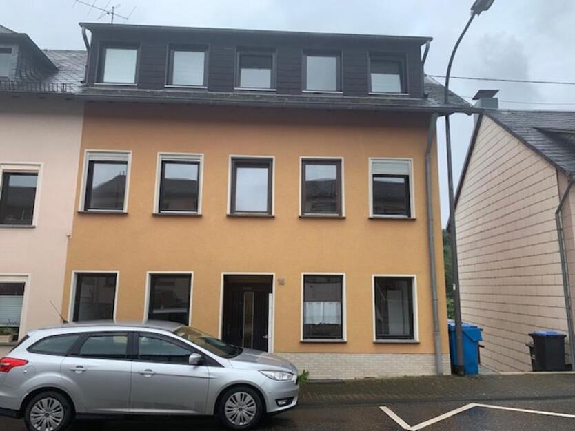 Gepflegte Dachgeschoßwohnung mit Balkon in Waxweiler