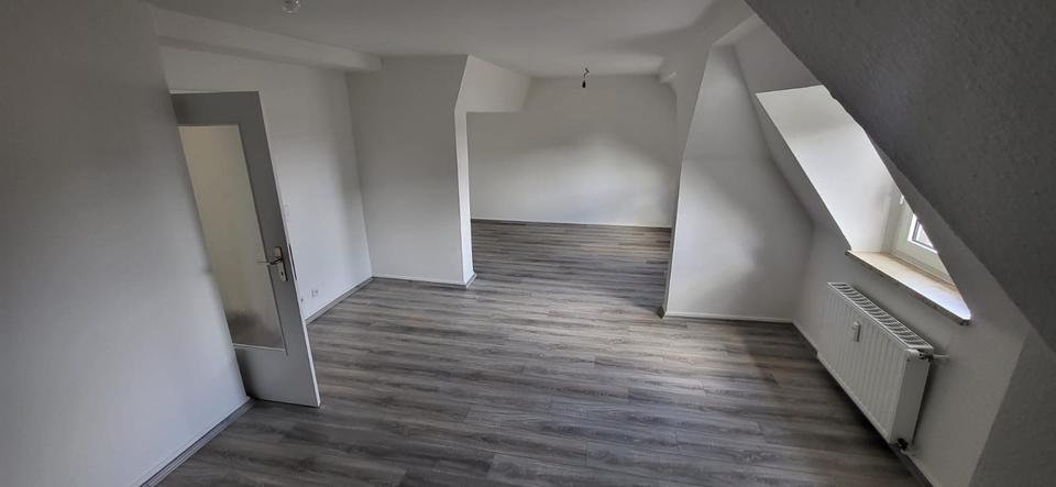 Dachgeschoßwohnung Duisburg Essenberg - 3 Zimmer, 73 m&sup2;, 529&euro; | Angebot:24979248
