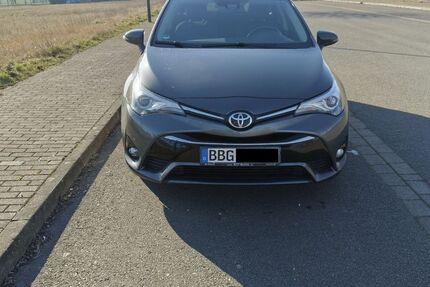 Toyota Avensis 180.000 km 6.900 &euro; Bernburg 06406