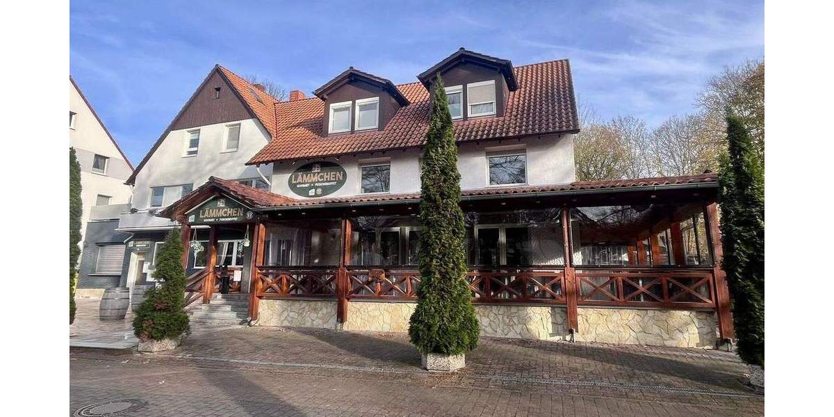 Stilvolles Geschäftsgebäude mit Gastronomie und drei Mietwohnungen 1 zimmer