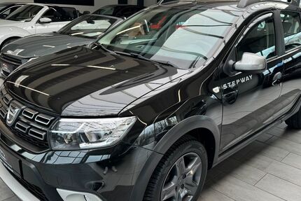 Dacia Sandero 94.000 km 8.950 &euro; Detmold 32758