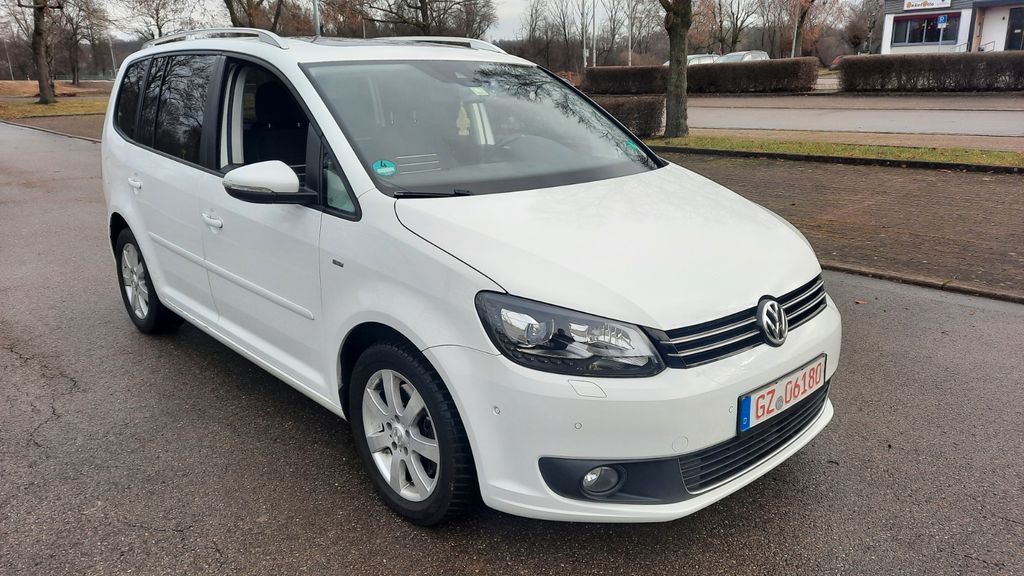 VW Touran 211.000 km 8.490 &euro; Kötz 89359