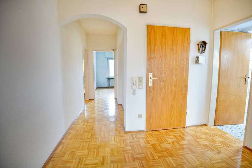 3 ZKB DG & 2 ZKB Souterrain Whg Sofort beziehbar Garage & 2 Stellplätze inkl 5 zimmer