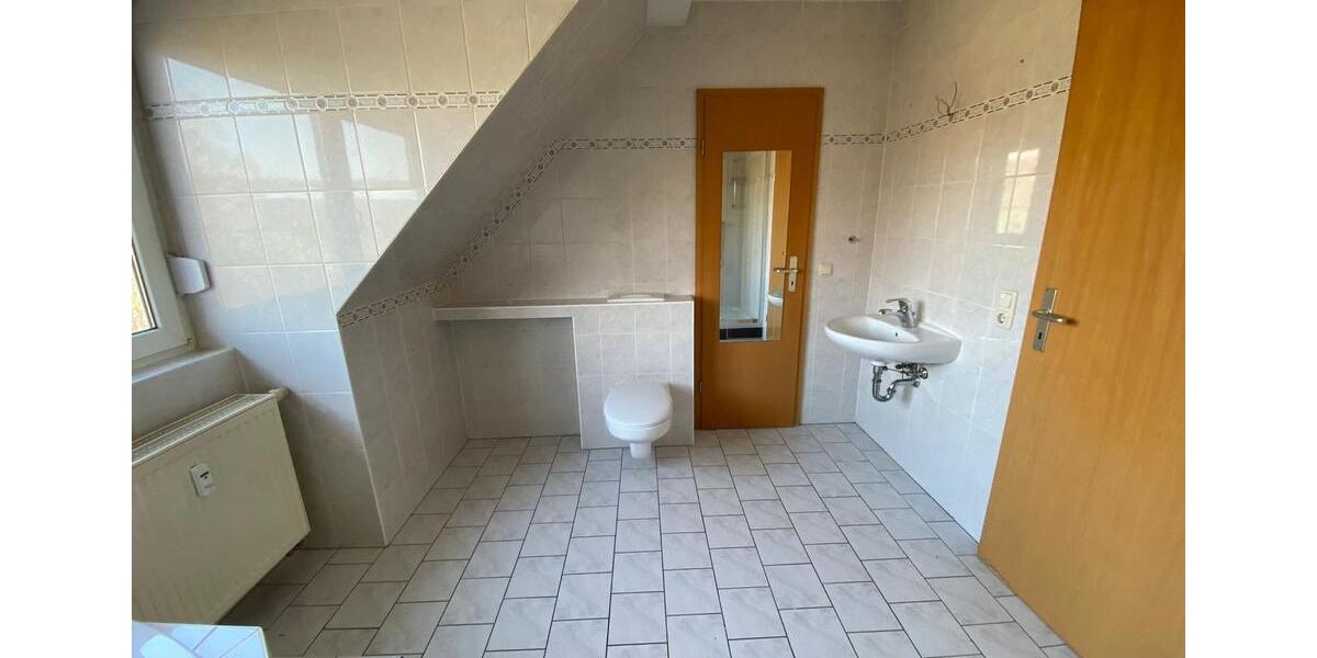 Dachgeschoßwohnung Elsteraue - 4 Zimmer, 85 m&sup2;, 470&euro; | Angebot:25960420