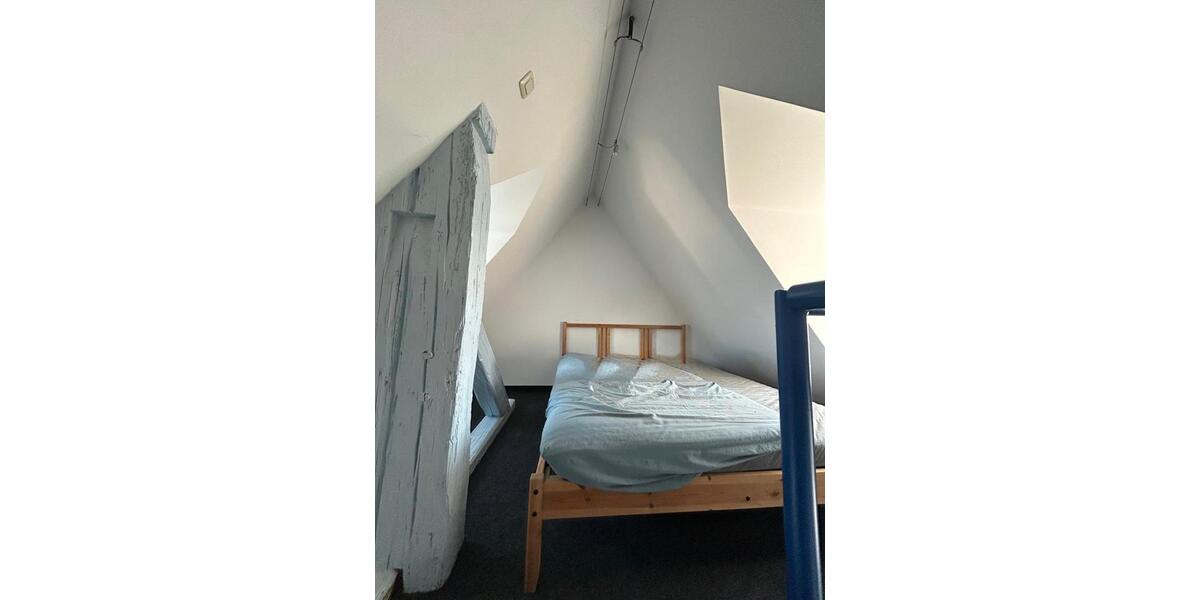 Charmante 2-Zimmer-Wohnung mit Galerie, Einbauküche und Stauraum 2 zimmer