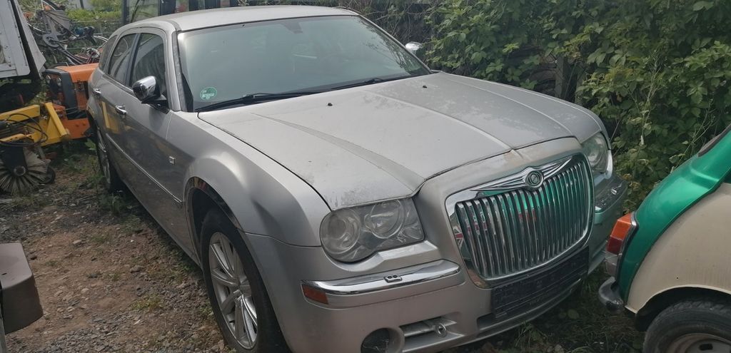Chrysler 300C 188.000 km 4.249 € Büdingen 63654