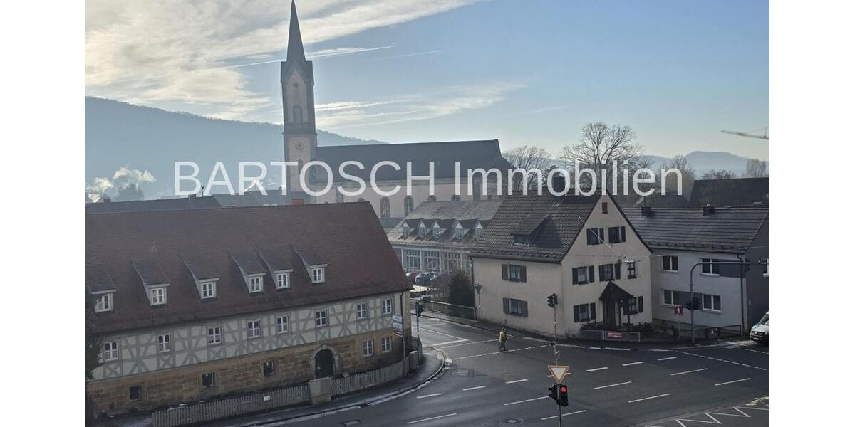 **3 Zimmer Dachgeschosswohnung mit Weitblick und Küchenzeile** 3 zimmer