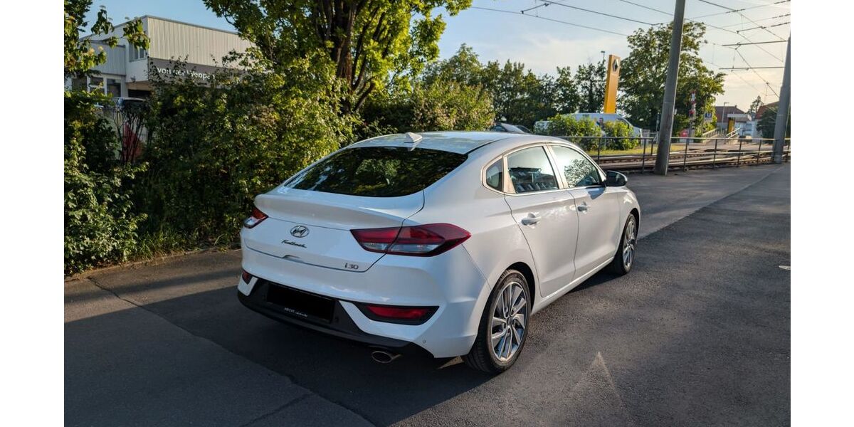 Hyundai i30 84.800 km 14.950 &euro; Stuttgart 70567