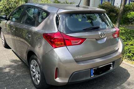 Toyota Auris 125.000 km 8.500 &euro; Bickenbach 64404